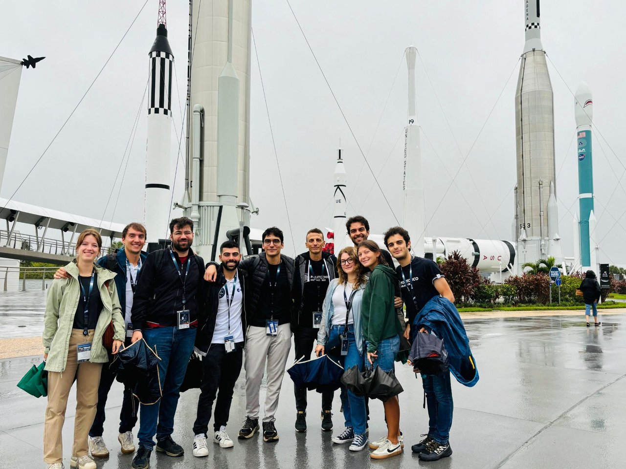 Il team del Politecnico di Milano sul sito di lancio class=