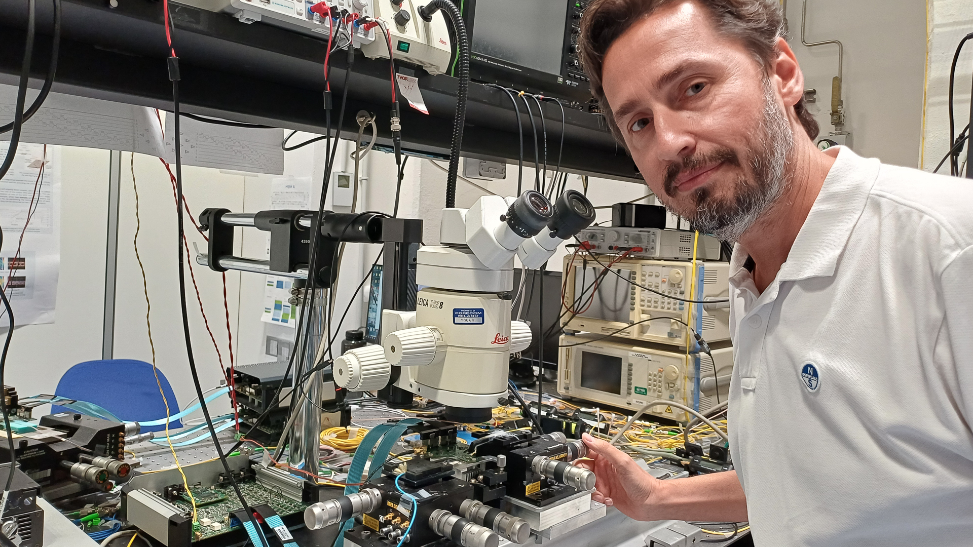 Francesco Morichetti in laboratorio